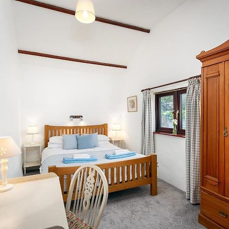 The Snug At Cornish Barn Holidays Truro Buitenkant foto